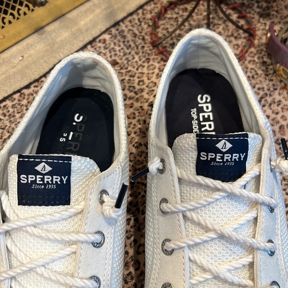 SPERRY. Women’s sneakers.  White.  Size 7 - Picture 3 of 11